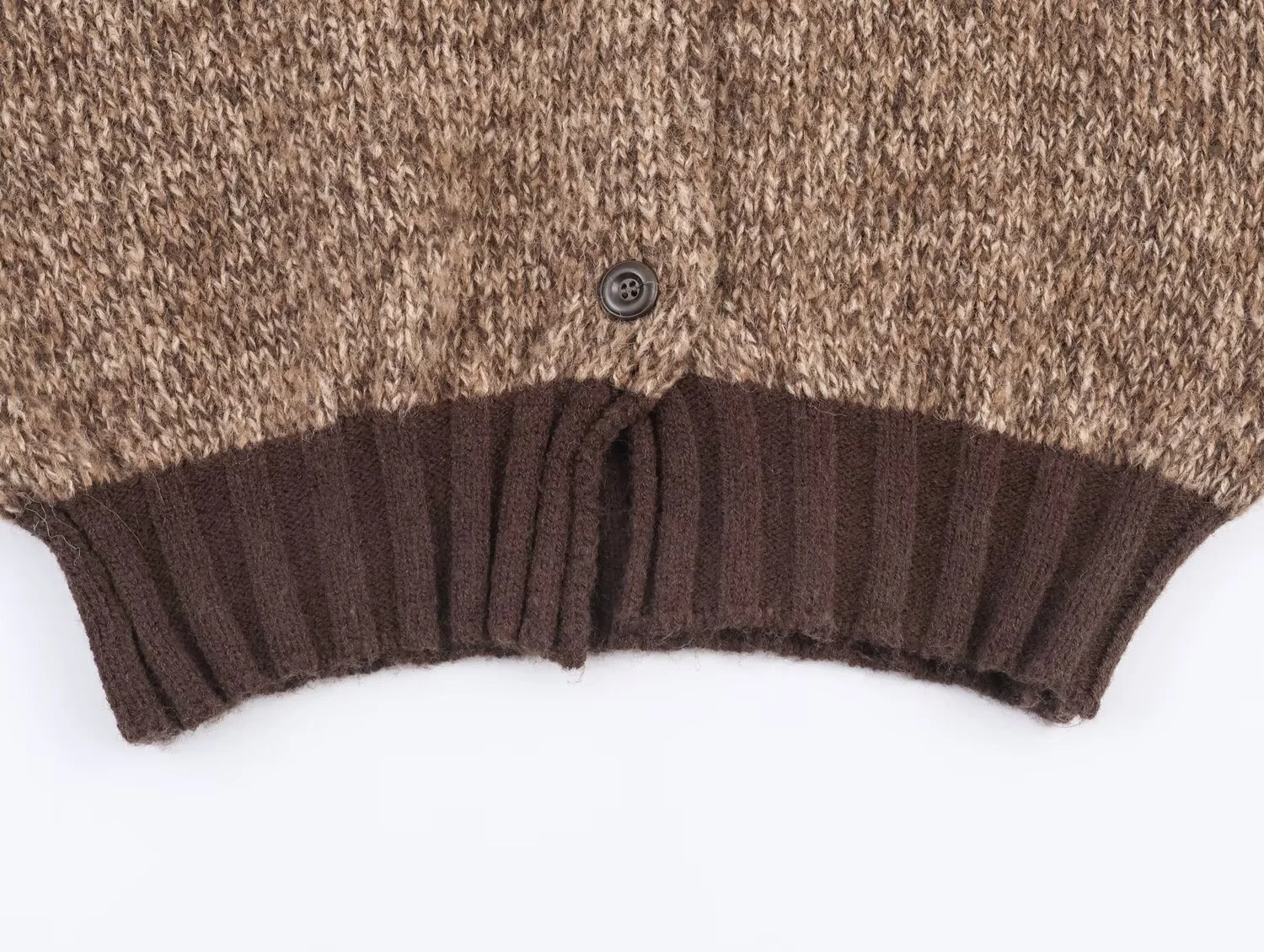 2022 Winter Neue Damenbekleidung Einfacher und eleganter High-Neck-Farbblock-Pullover Warme und vielseitige Strickjacke