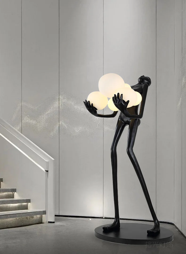 Modern Resin Man And Woman Figurines Sculptor Floor Light Standing Lamp For Show Room Living Room Art Center Decoration