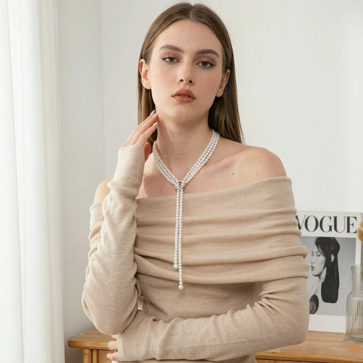 Elegante französische weiße lange Halskette mit kleinen künstlichen Perlen für Damen, Strass-Kreis, verschiedene Tragevarianten, Pulloverkette, Schmuck – Detail 4