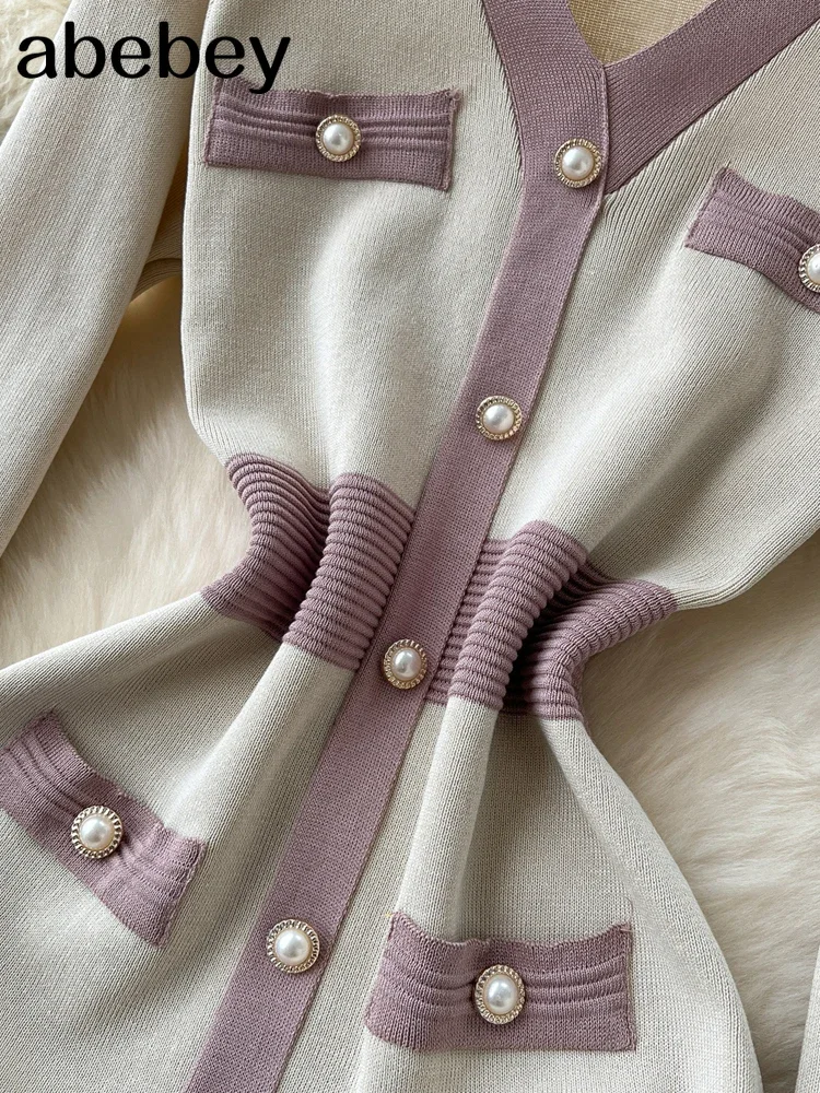 Perlen knopf Strickkleid Frauen Herbst Winter Langarm V-Ausschnitt Französisch Stil Senior Color Block Casual Basics Kleid