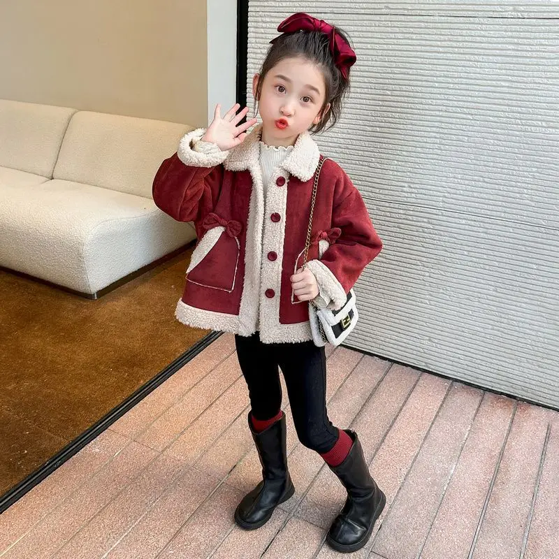 معطف شتوي مخملي من جلد الغزال للفتيات 2025 نمط جديد دافئ من الفرو الصناعي الأحمر للأطفال الصغار سترة شتوية أنيقة #1