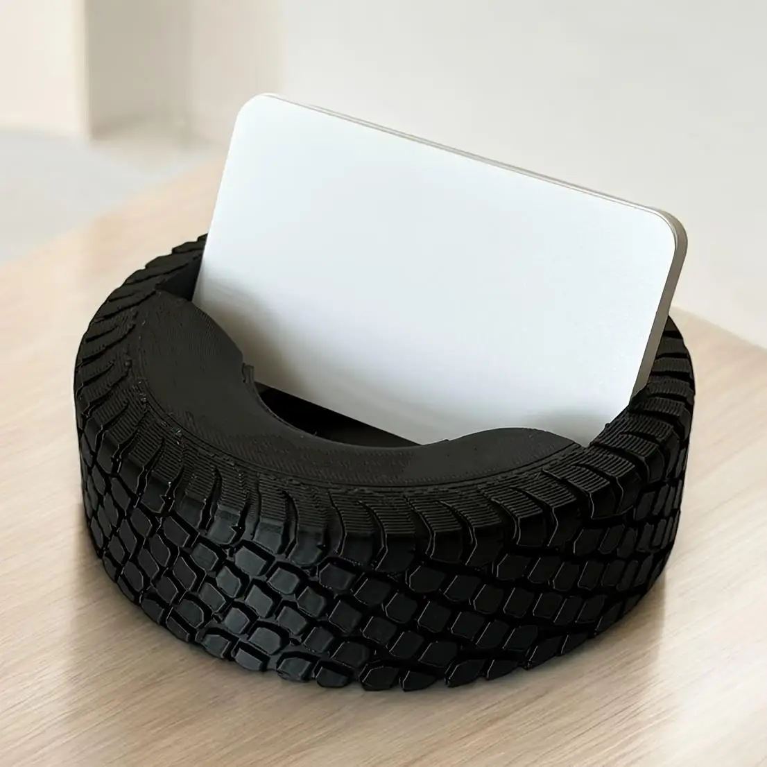 1pcs Tire-Shaped Business Card Holder – Realistic Tread Desk Organizer for Office, Auto-Themed Decor