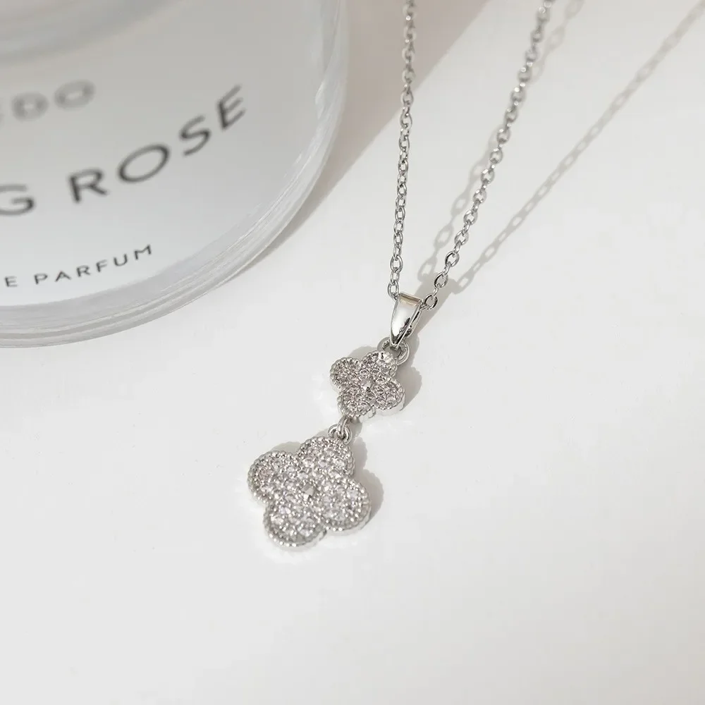 A popular four-leaf clover necklace for women with a niche design that is simple and does not fade. Collarbone chain 9527