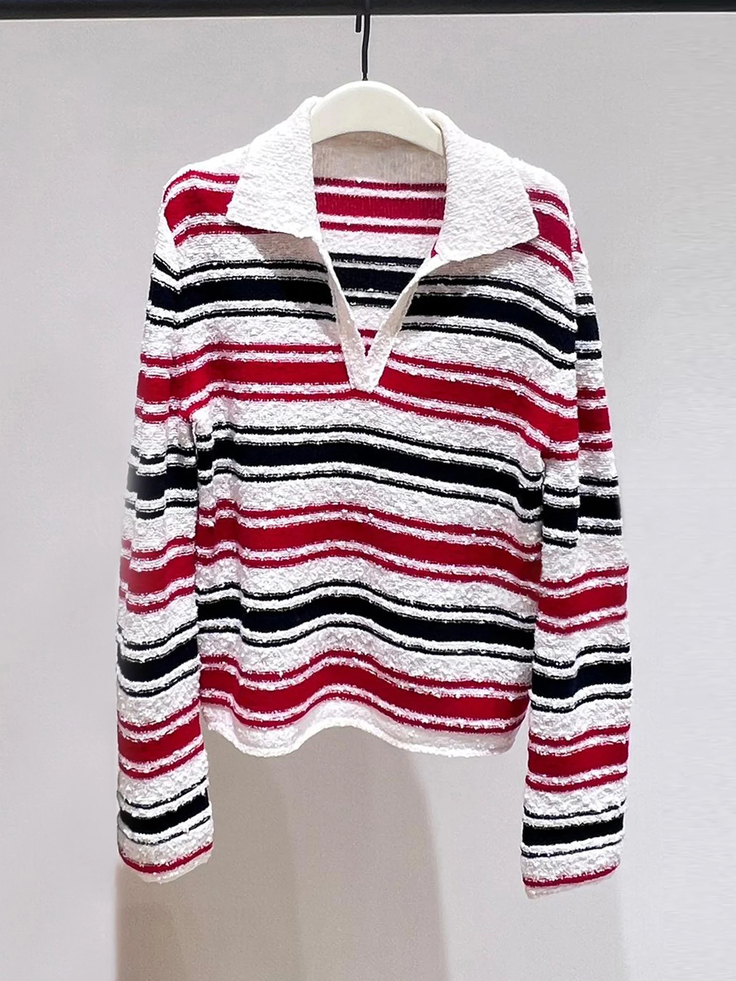 

High-End Women's Knitted Sweater V-Neck Striped Vest Spring Design Comfortable Regular Fit Long Sleeve Casual Fashion Top