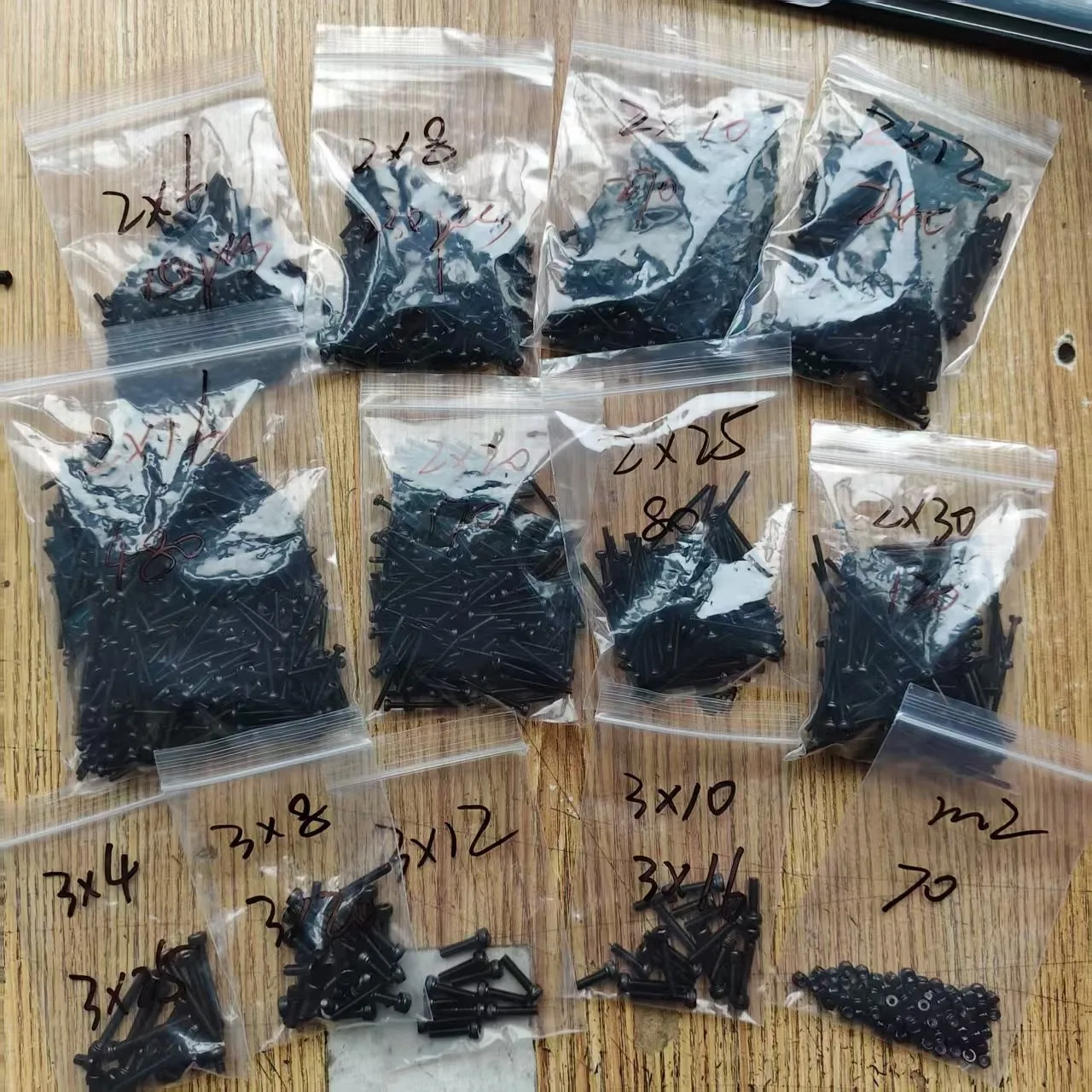 black carbon steel  kit  screws