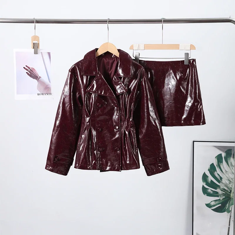 Damen Leder-Minirock-Anzug mit Langarm-Reversjacke und figurbetontem Rock, Frühjahr/Herbst 2026 Motorrad-Outfit – Detail 1