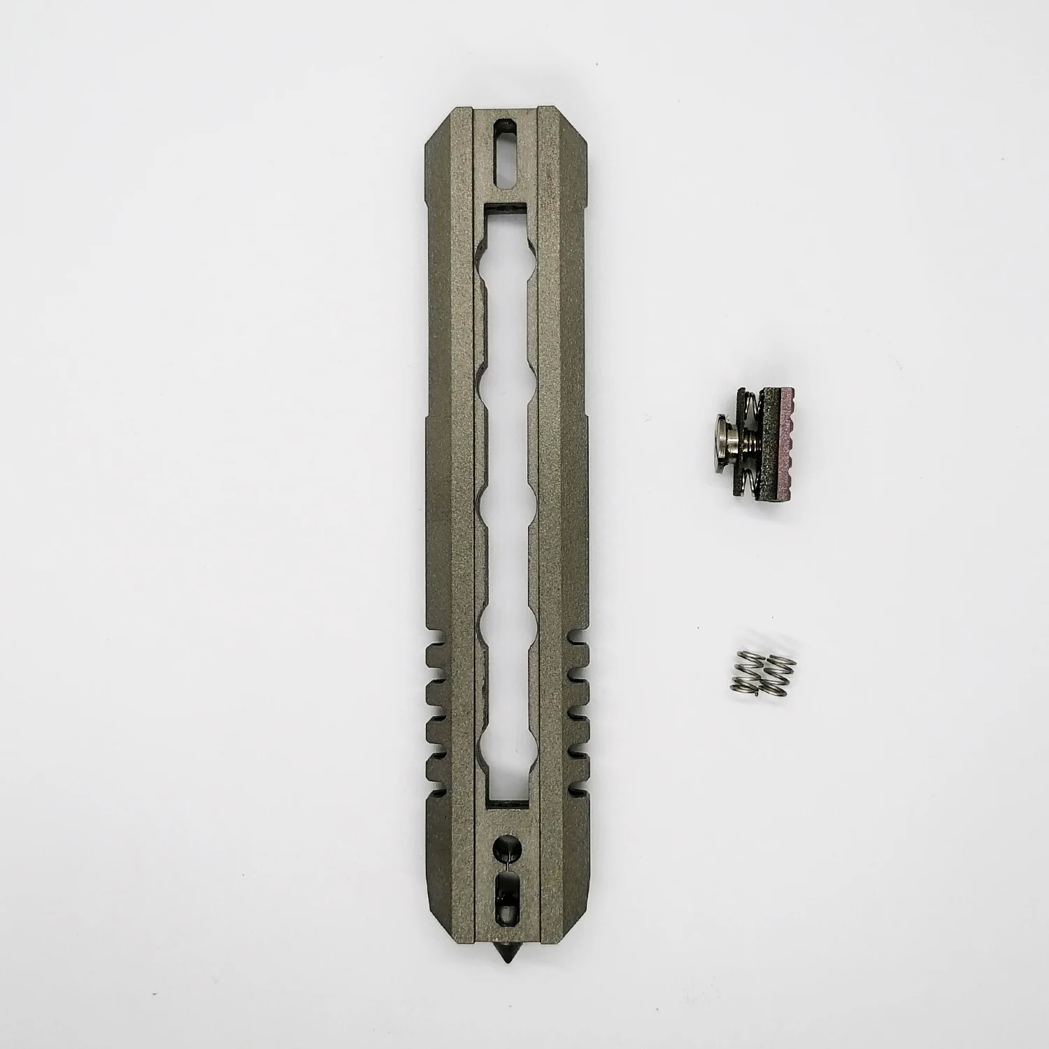 

1 Piece Titanium Alloy Paper Cutting Utility Knife Push-Pull Paper Cutter Holder with Glass Breaker Compatible with CK2 Blade