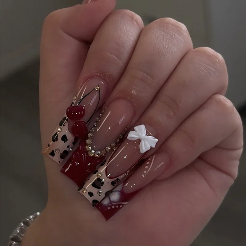 24 piezas de uñas postizas largas cuadradas con diseño francés de leopardo, cerezas 3D y estrellas, desmontables 4