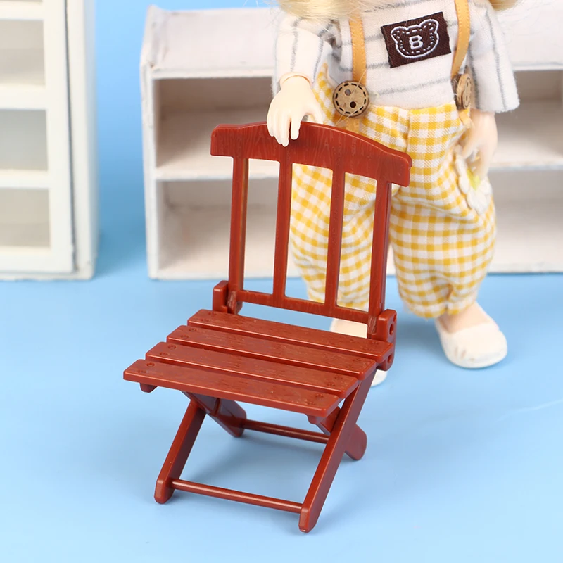 1/12 Scale Dollhouse Simulation of a Foldable Beach Chair, Miniature Furniture for Room Decor.