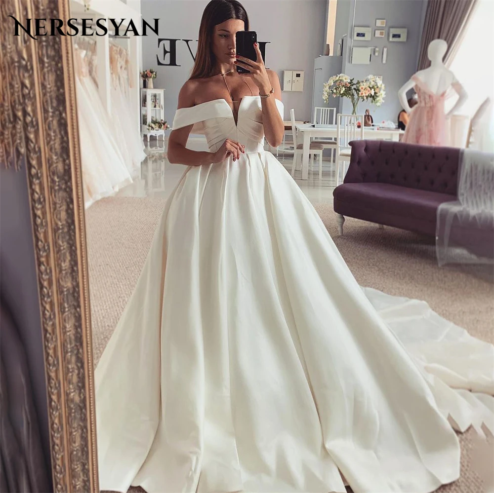 

Nersesyan Vintage Satin Wedding Dresses Off Shoulder Solid A-Line Backless Bridal Gowns Pleats Sleeveless Brush Train Bride Gown