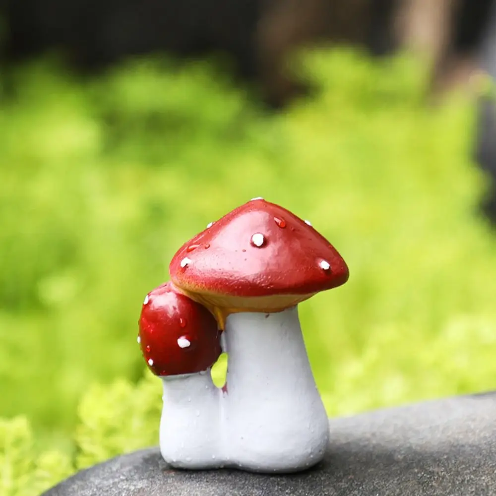 Resin Simulated Mushroom Statue Vivid Creative Mushroom Figurine Eco-friendly Exquisite Garden Miniature Sculptures Courtyard