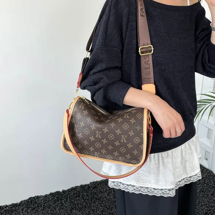 

Elegant Fashionable Diaper Bag For Women Luxury Crossbody Handbag Designer Leather Tote Minimalist Vintage Large Capacity