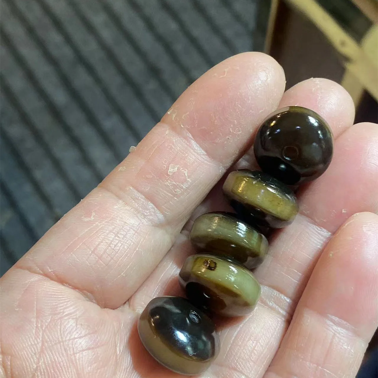 100pcs/lot Limited time discounts Premium variety Ethnic style Weathering of old material Tibetan agate dzi beads wholesale