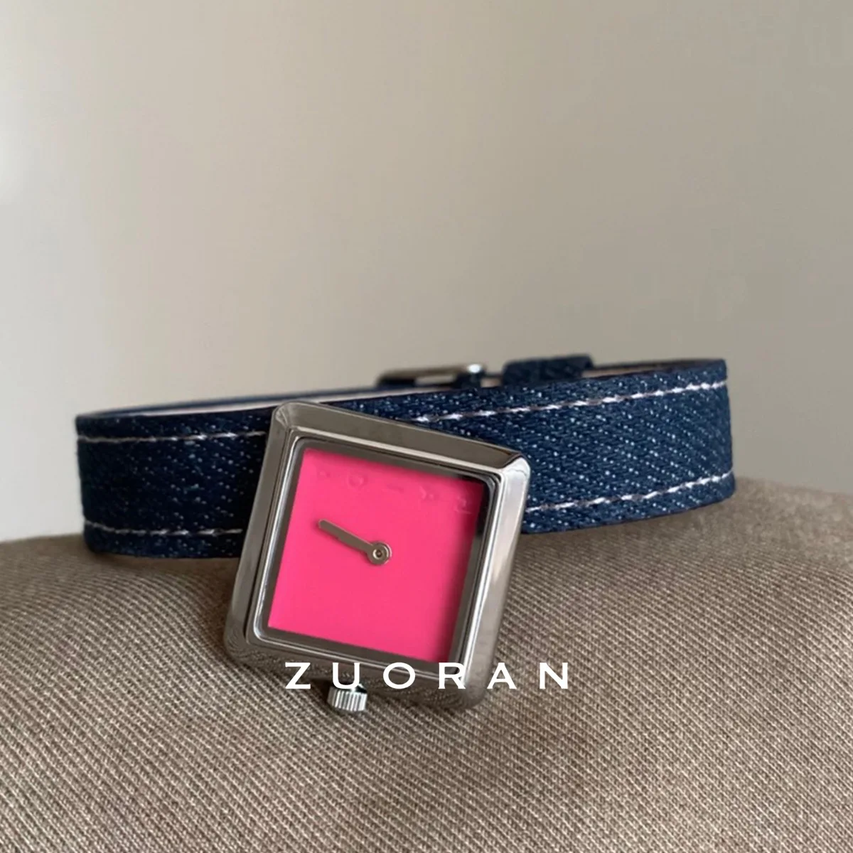 New women's wristwatch, denim blue design, quartz watch, elegant and stylish, a premium choice for women's gifts.