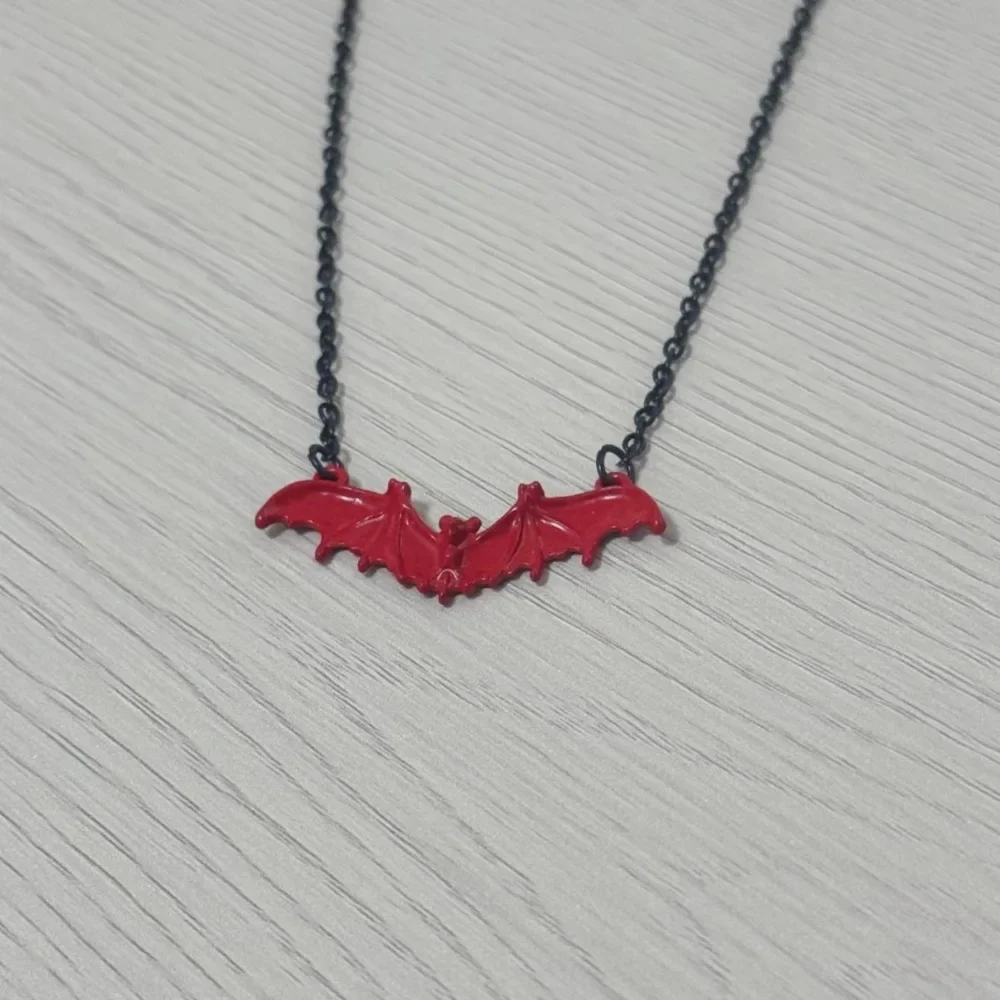 Gothic Punk Red Vampire Bat Animal Pendant Necklace for Women Men Halloween Retro Personality Collar Chain Jewelry Accessories