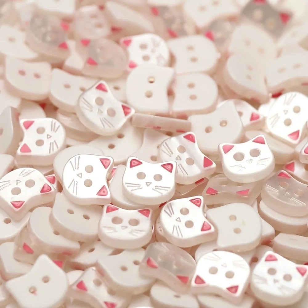 

40pcs Fashionable 12mm Kitty Buttons Cute Creative Resin Cat Buttons 2 Holes White Kitten Head Buttons Clothing Coat