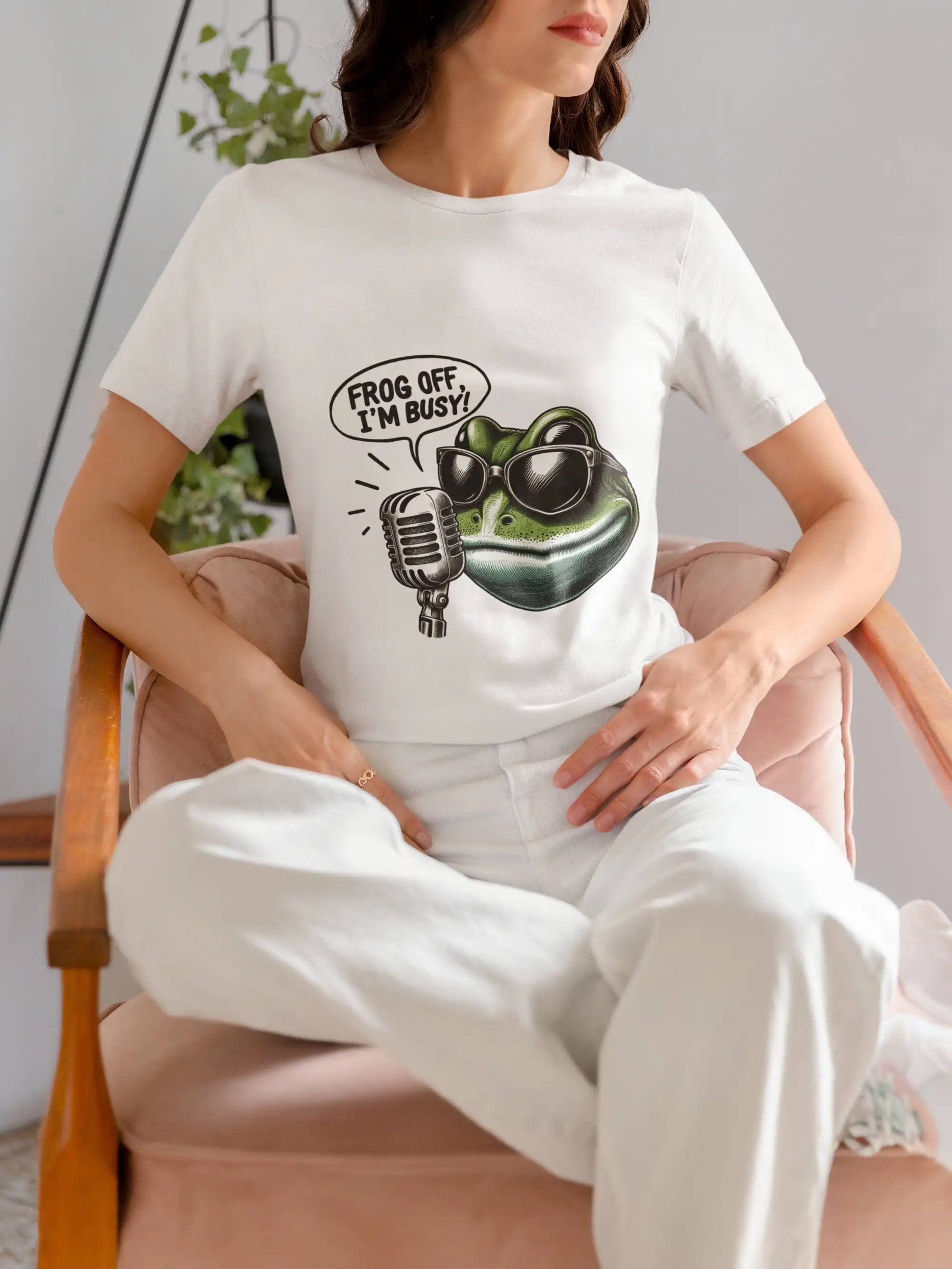 Quirky Frog Off I'm Busy T Shirt with Retro Mic Design Perfect for Podcasters Music Lovers Casual Wear Unique