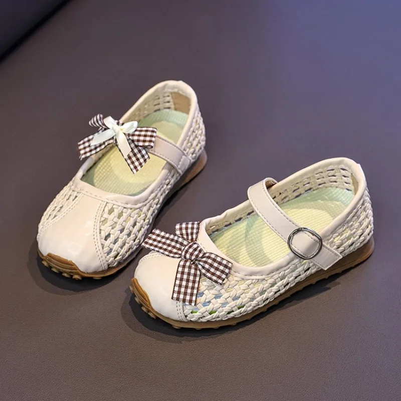 Princess shoe with bow tie and lace lace-up children's shoes 2026 new style breathable mesh flat shoes, suitable for parties.