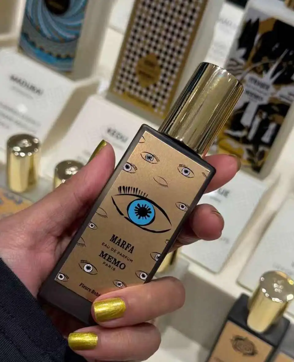 Me.mo Mar.fa، مكان الفن - زجاجة عطر محايدة جديدة فريدة من نوعها، الخيار الأول لعشاق العطور