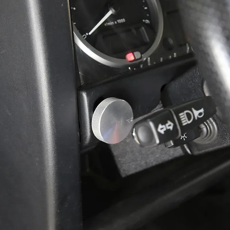 

Gao Ruying For Land Rover Defender 90 110 130 2004-2018 Car Dash Fuse Box Cover Screw Bolt Knob Interior Car Accessories