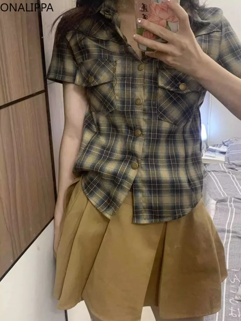 

Onalippa Korean Retro Short Sleeved Shirt 2025 Summer Women New Slimming Design Sense Niche Waist Cinching Plaid Sweet Spicy Top