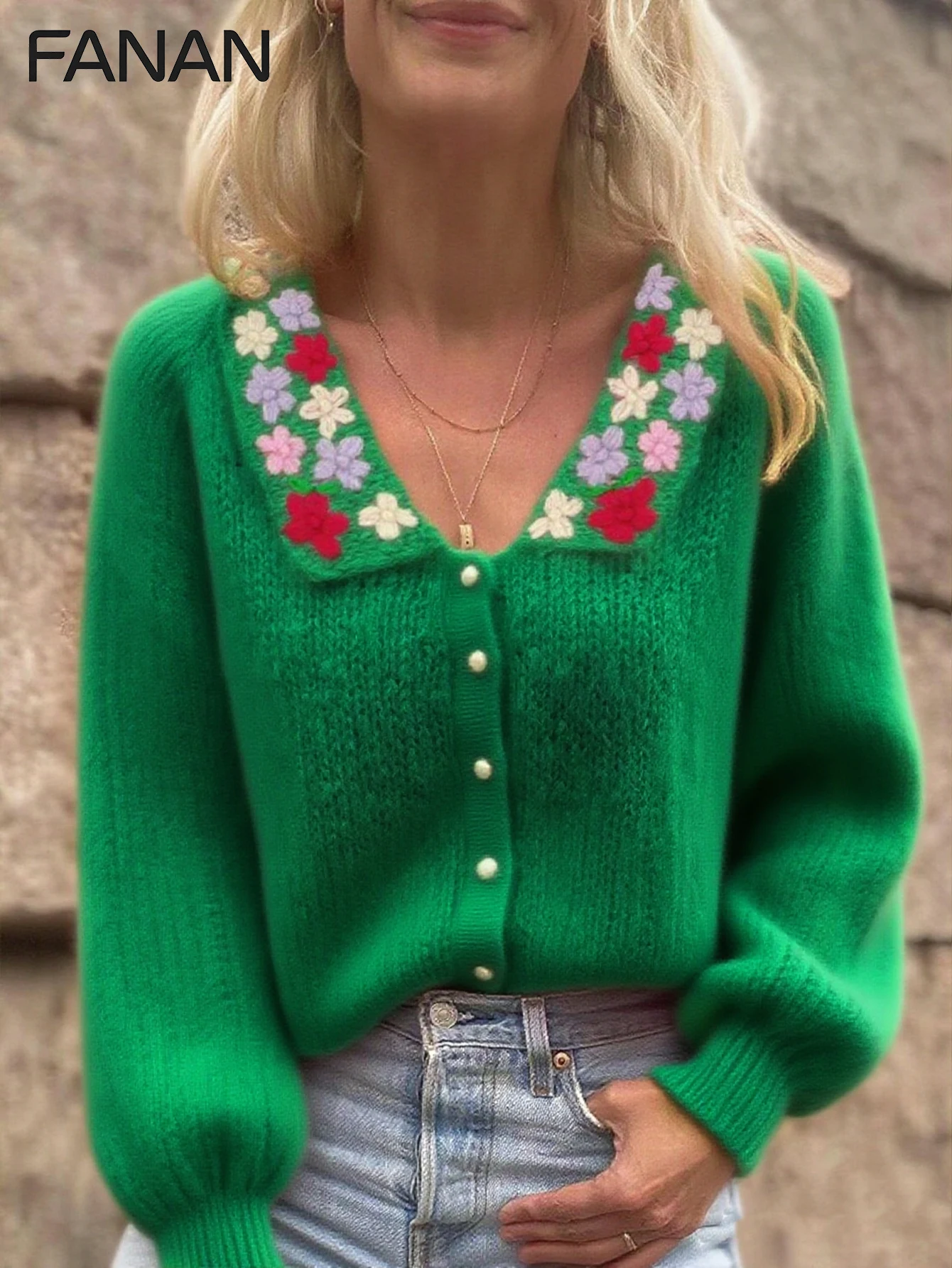 

New Autumn and Winter Niche Knit Cardigan for Women, Designed in a Lazy Style, Sweater Jacket with Green Floral Pattern and Fitted Lapel Design, Casual and Elegant Autumn/Winter Outerwear, Basic Versatile Style for Urban Commuting, Stylish and Fashionable