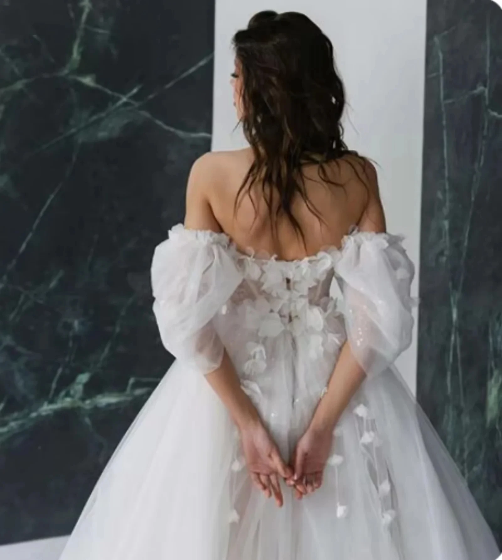 Abiti da sposa Boho con spalle scoperte e fiori per la sposa Abito da sposa lungo bianco in tulle