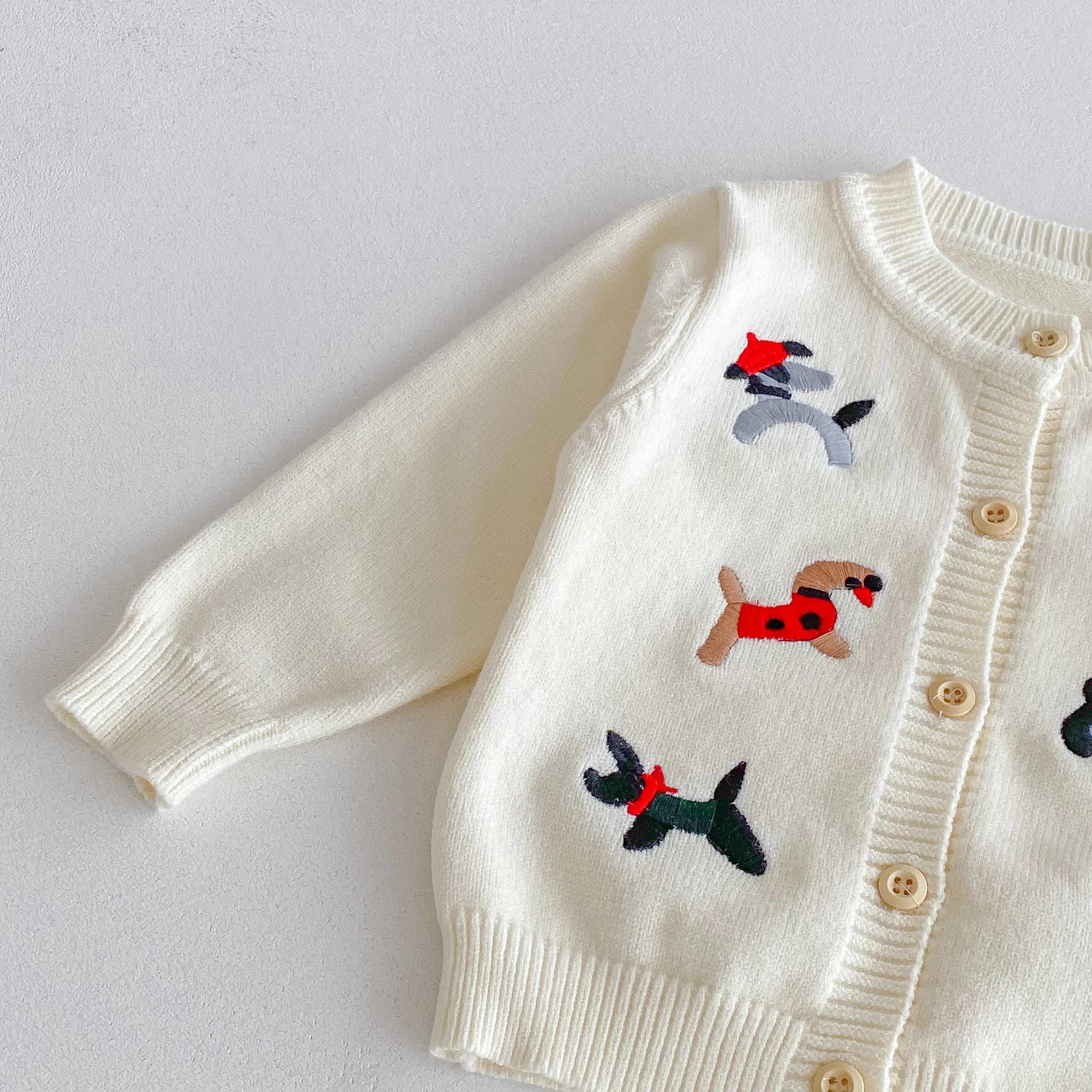 Herbst-Neuheit: Baby-Welpen-Strickjacke mit Stickerei für Säuglinge, Stilvolle und Vielseitige Cartoon-Strickjacke – Detail 6