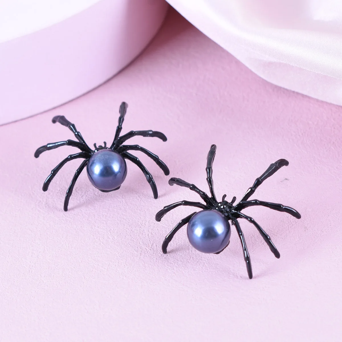 Halloween Hyperbole Dark Vintage Punk Earrings For Women Simple Personality Black Spider Alloy Pearl Jewelry Puncture Ear Studs
