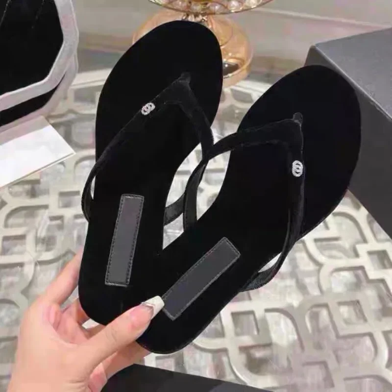 Women's Flat Shoes Summer New Round Toe Flip-flops Lightweight Soft Sole Anti-slip Wear-resistant Beach Sandals