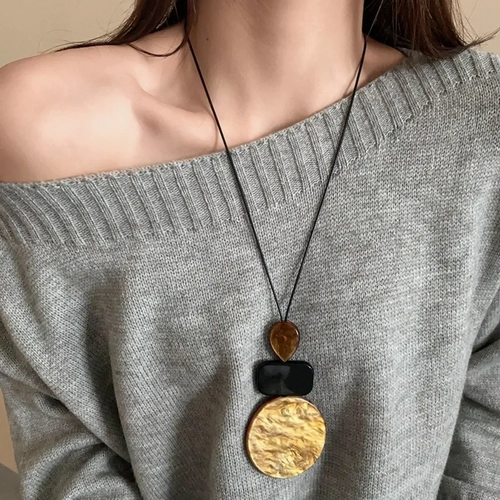 Simple Bohemia Necklace for Women Advanced Ethnic Style Neck Chain Pendant Resin Sweater Chain Clothing Accessories
