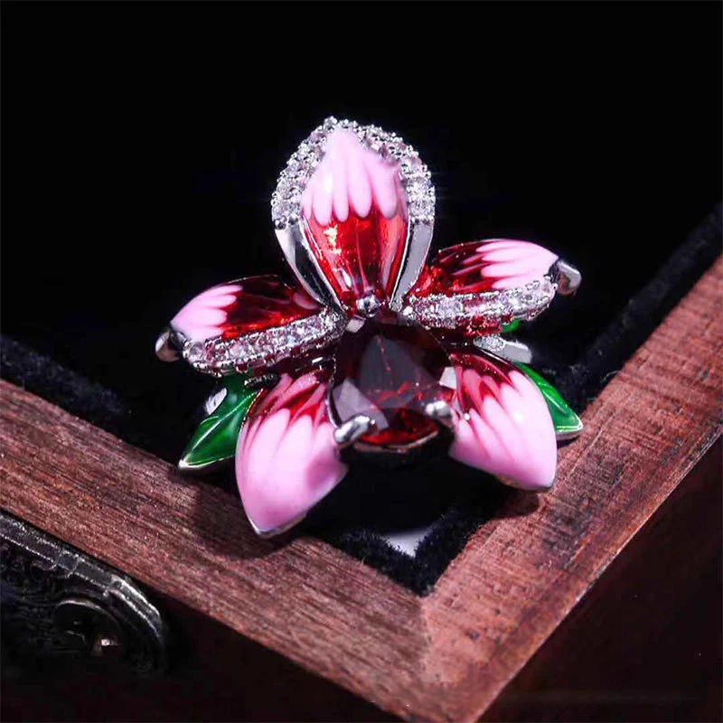 Moda retro rosa esmalte incrustação diamantes flor rosa anéis para mulheres clássico gota de água rubi anel jóias de casamento presente