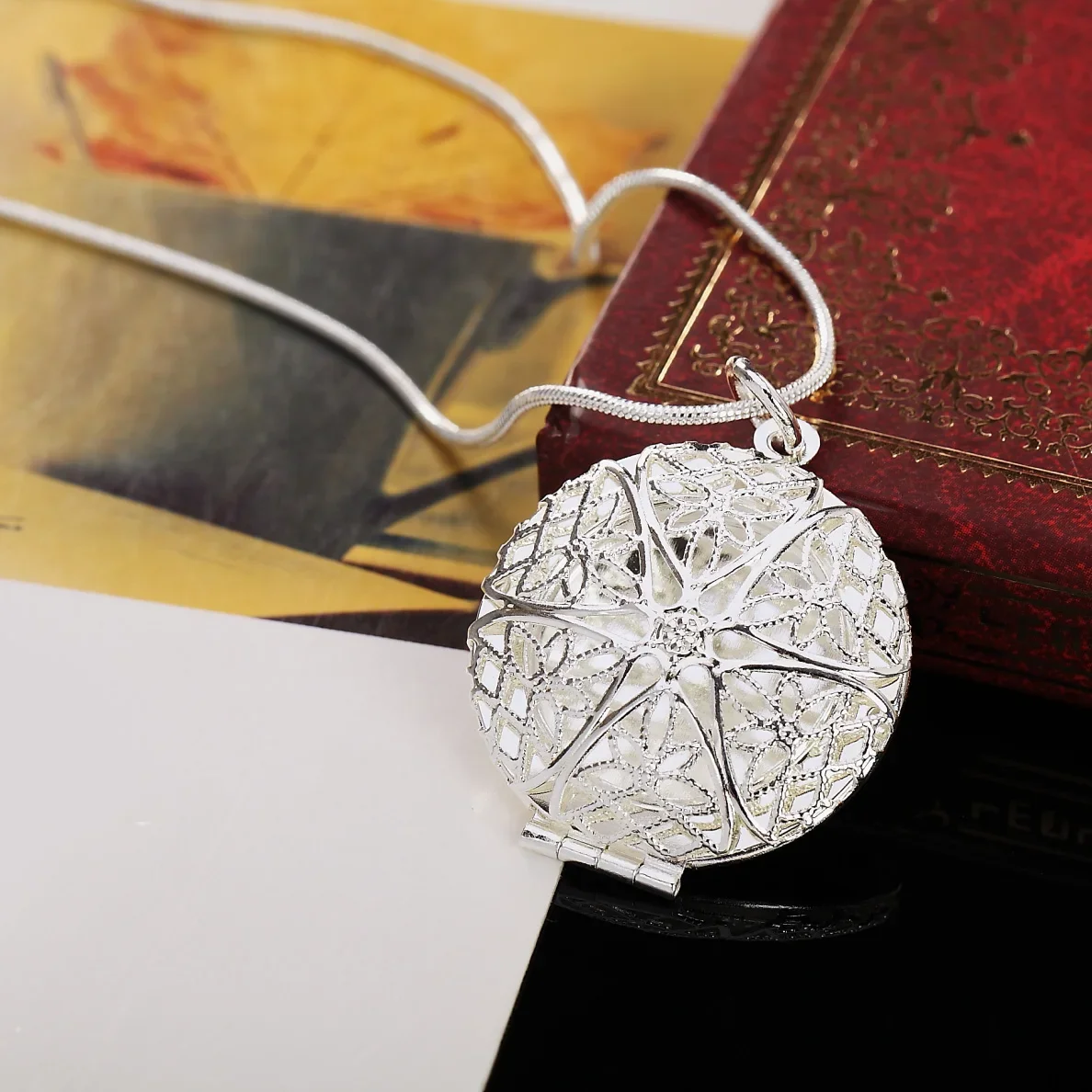 925 Sterling Silver Round Photo Frame Pendant Necklace