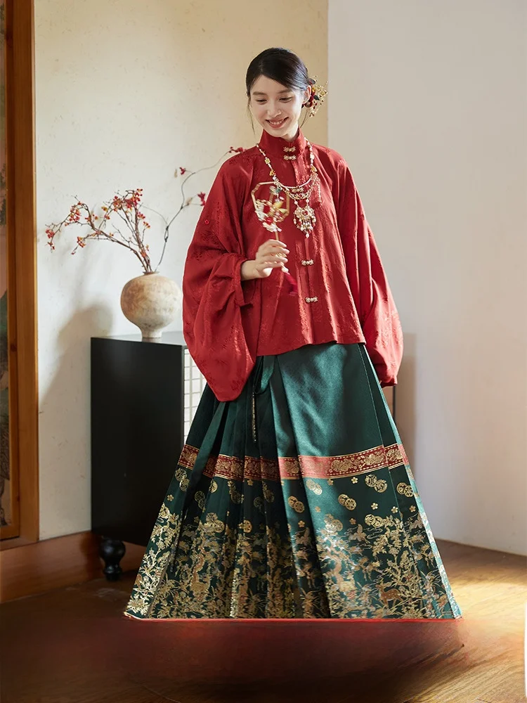 

Original July Evening Hanfu Women's Gold Weave Floral Tailed Skirt 2024 Autumn Collection Traditional Chinese Sle Clo...