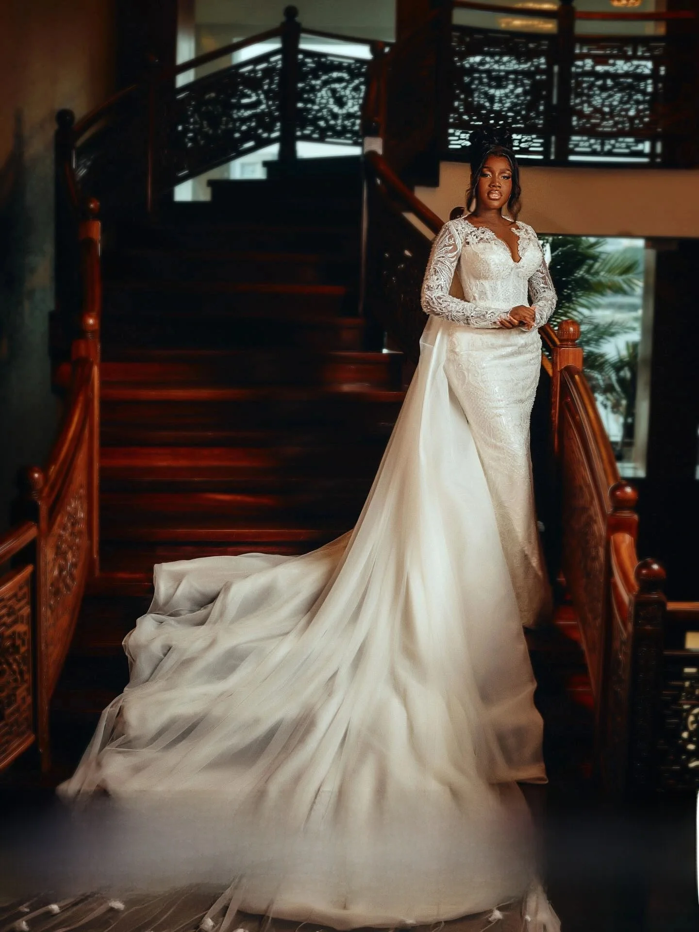 Customized  V Neck Luxury  Embroidery  Pearls Mermaid Wedding Dress Vestidos Noivas Full Sleeve Bridal Gown with Removable Skirt