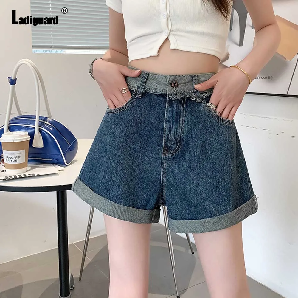 

Ladiguard 2023 High Waist Crimping denim shorts Women Stand Pockets Short Jeans Korean Vintage Demin Panties Girl's hotpants