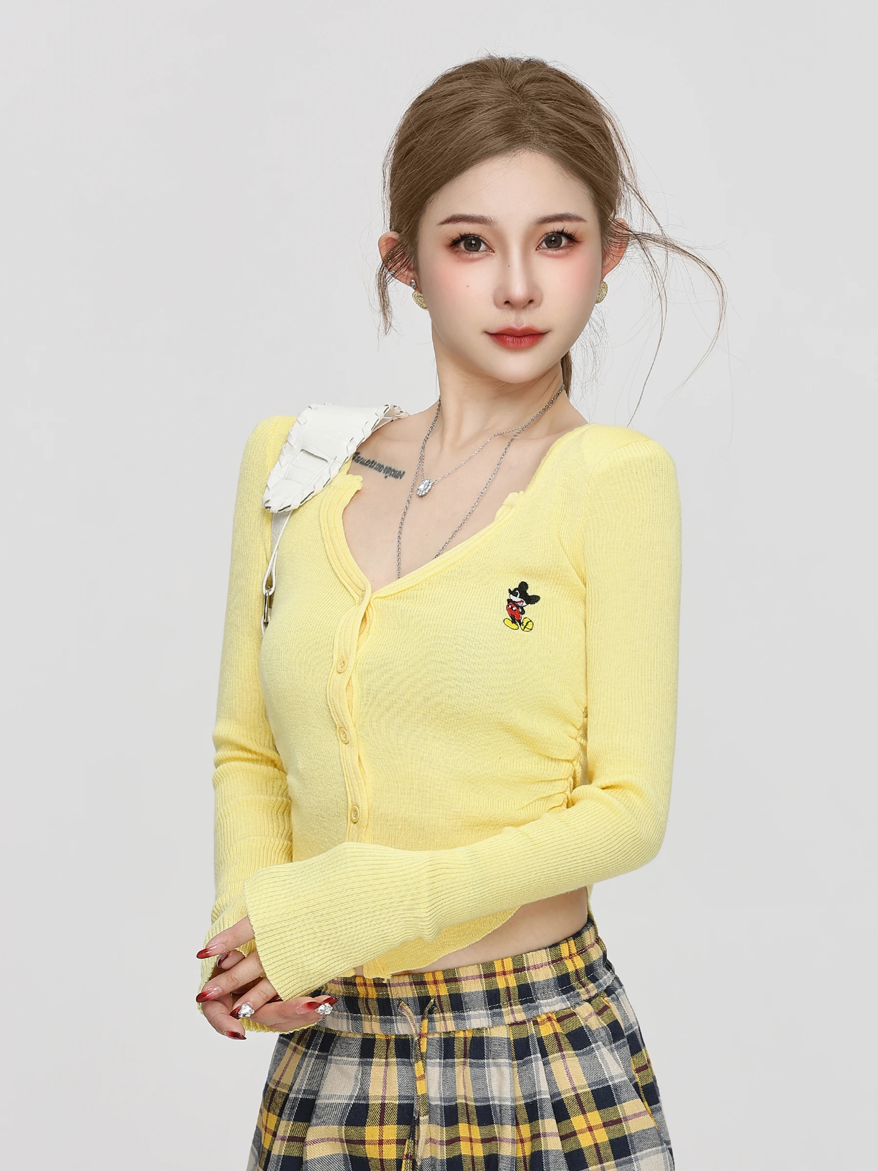 

Korean Sle Pure Desire V-ne ort Knitted Cardigan Women's Spring Autumn Slimming Top Miey Embroidery Faion Design