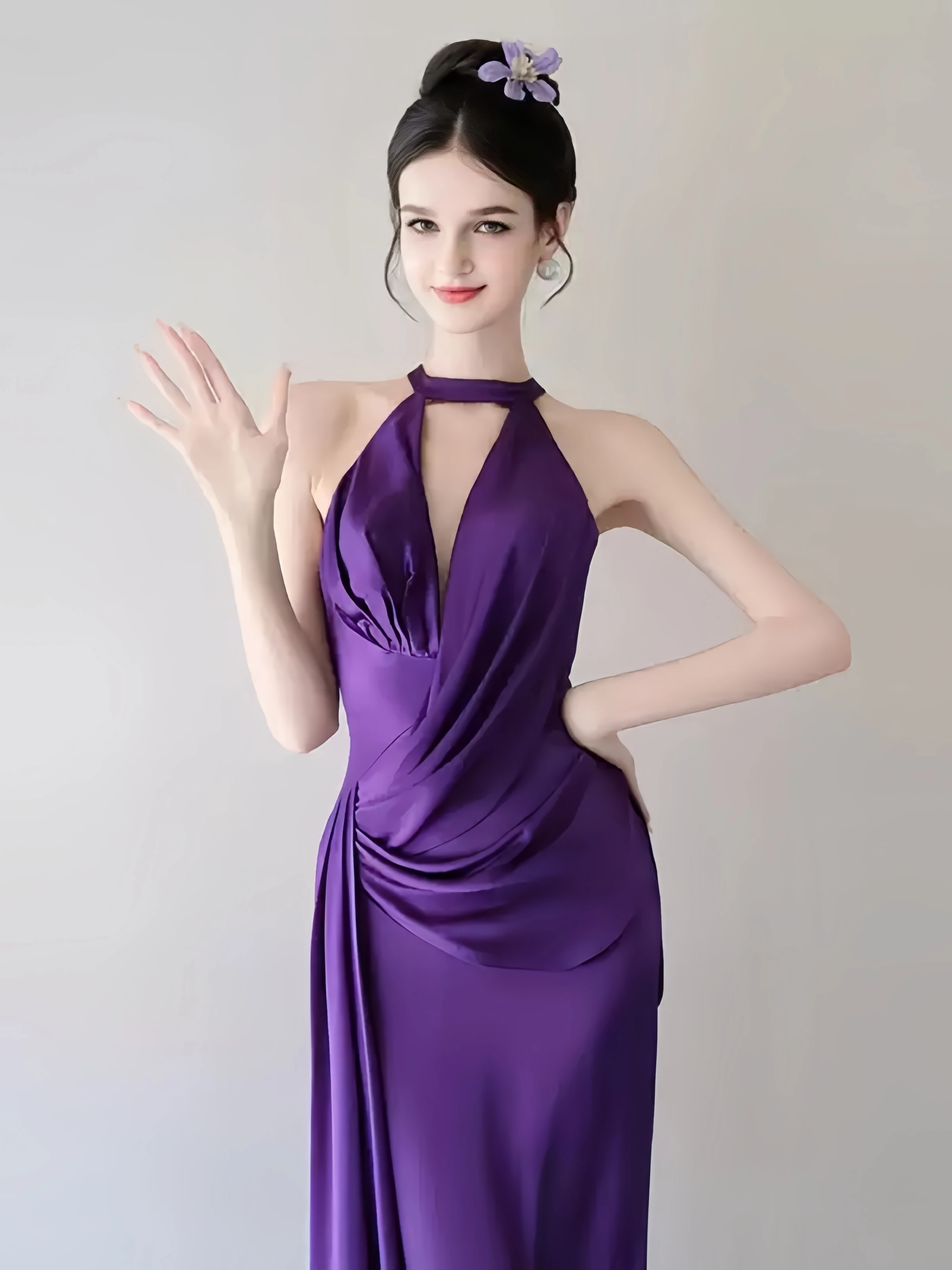 

Великолепное фиолетовое вечернее платье с глубоким v-образным вырезом и висячим вырезом в стиле юбки с боковым разрезом и хвостом подходит для женского торжественного банкетного вечернего платья