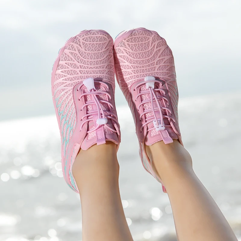 Zapatos de agua para mujer, zapatillas de playa suaves y ligeras, zapatillas deportivas antideslizantes de secado rápido, calzado de Fitness para Yoga en interiores, natación y vadear