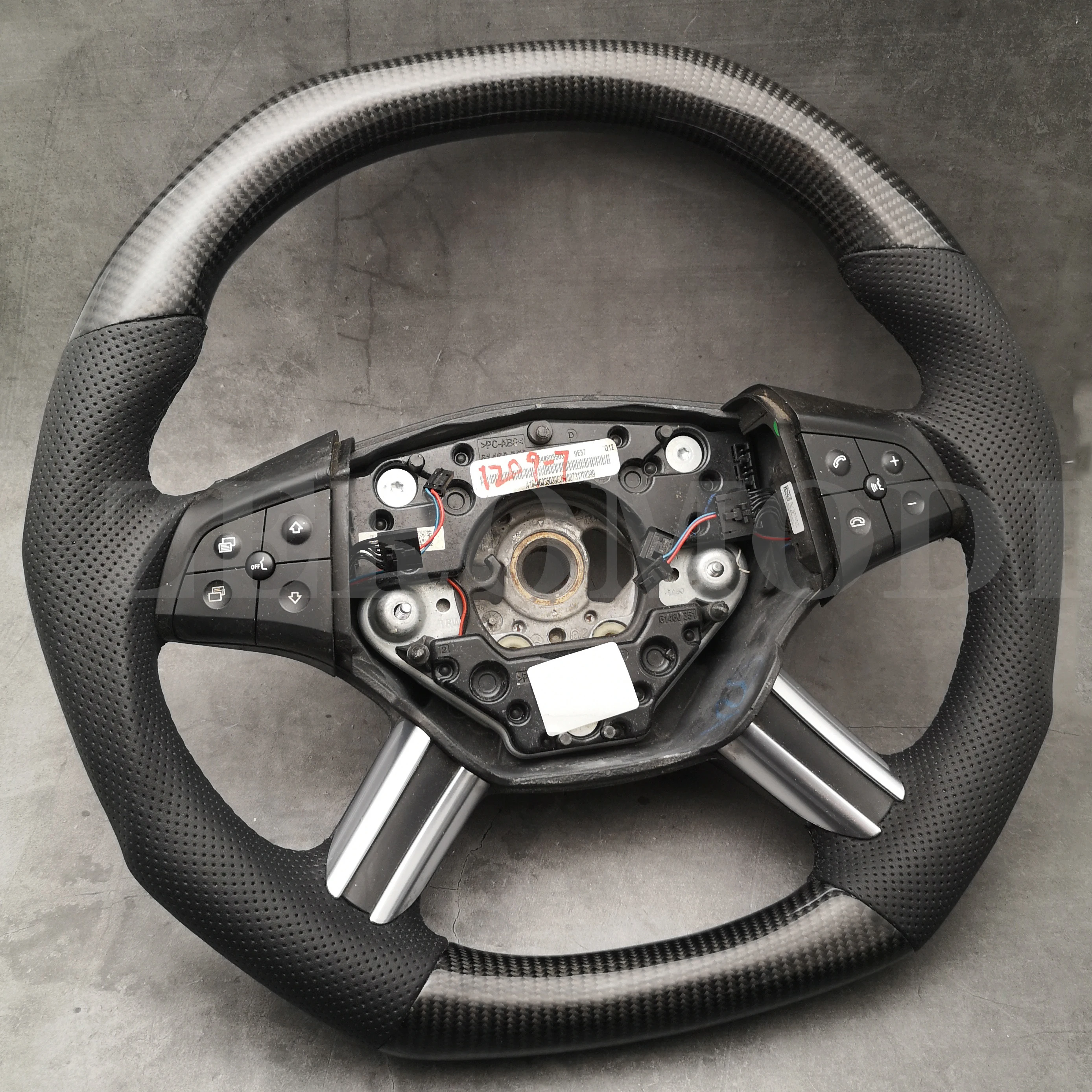 Customize Carbon Fiber Steering Wheel For Mercedes Benz W164 W245 W251 ML GL B R Class 300 350 400 2006 2007 2008 2009