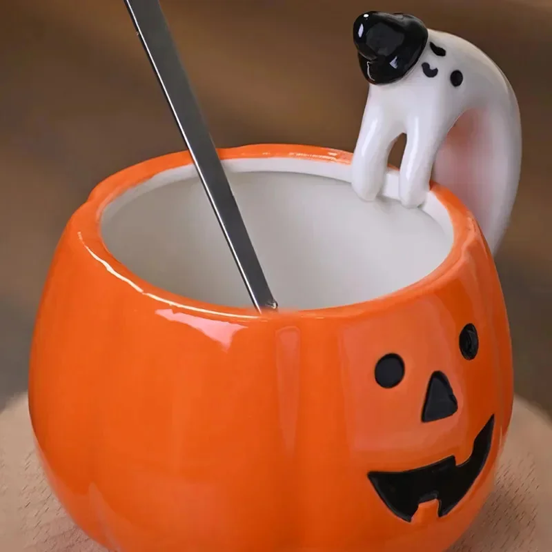 Kubek z dynią i duchem Ceramiczna amerykańska dekoracja na Halloween Ceramiczna filiżanka do kawy o nieregularnym kształcie Duch Kreskówka