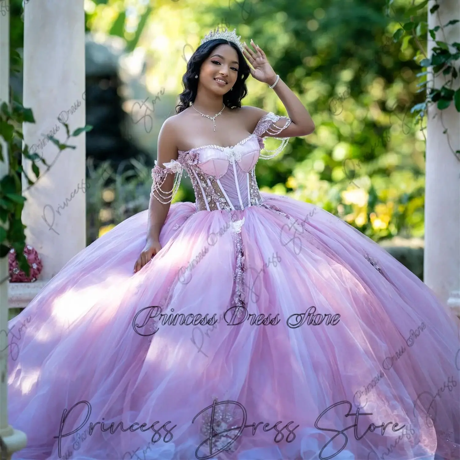 ชุดเดรสงาน Quinceanera สุดหรู ประดับดอกไม้ ผีเสื้อ คริสตัล ลูกปัด เลื่อม ชุดเดรสงาน Sweet 16 ทรงบอลกาวน์  สามารถสั่งตัดได้