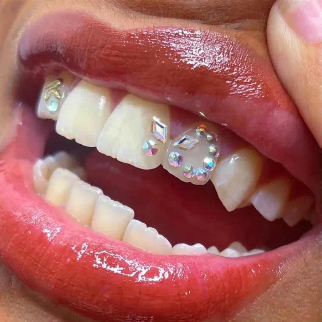 4pcs/box Dental Tooth Gems Cat Paw Heart Shape Color Teeth Jewelry Crystal Diamond Ornament Denture Acrylic Teeth Decoration Gem