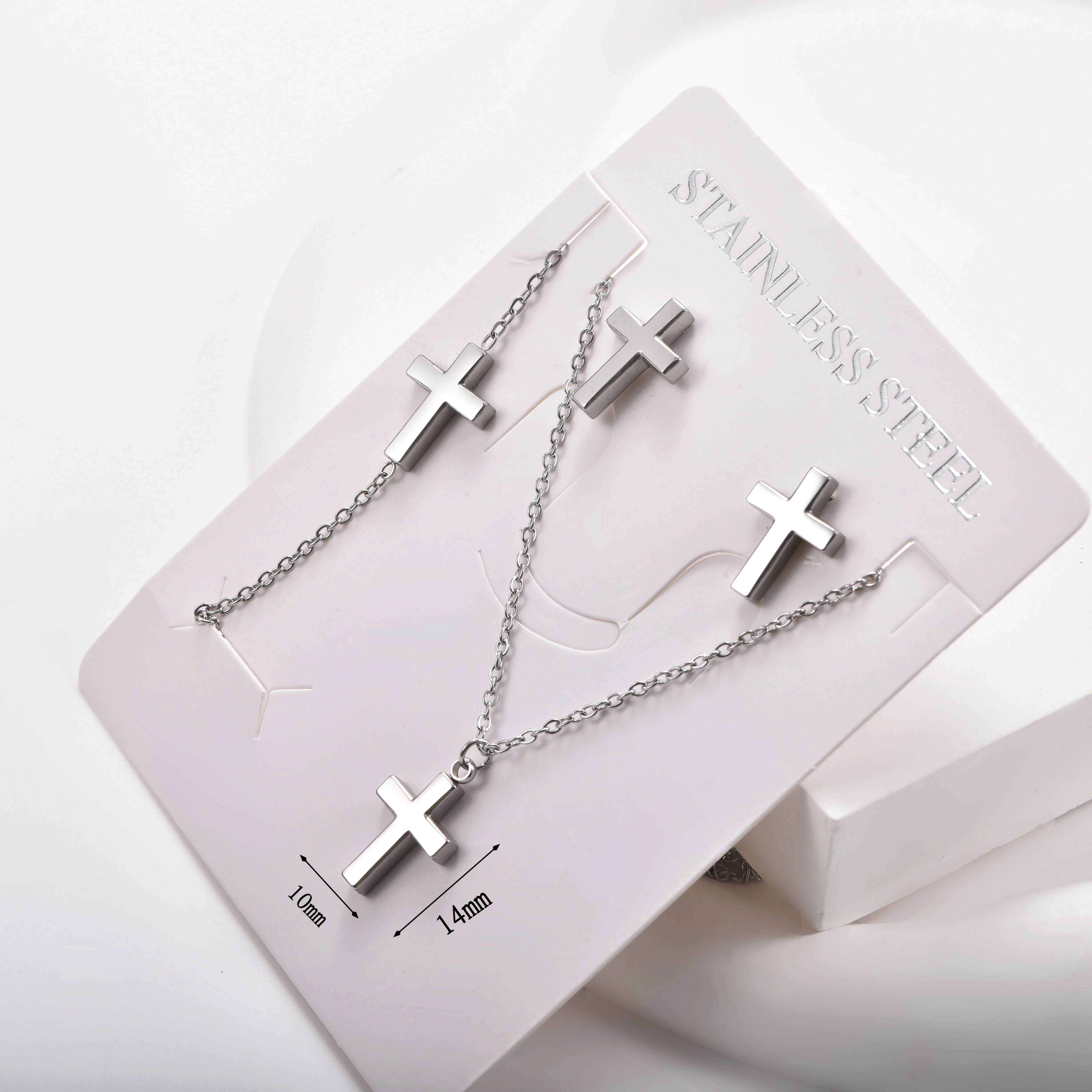Schmetterlings- und quadratisches Muschel- sowie minimalistisches Kreuz-Set aus Edelstahl, bestehend aus Halskette, Armband und Ohrringen, 3-teilig, mit Verlängerungskette, für den täglichen Gebrauch. – Detail 5