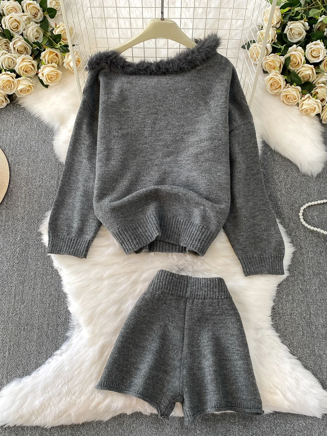 

Облегающий трикотажный комплект с высокой талией и меховым сращиванием на одно плечо, длинный топ и брюки для женщин, осенняя мода