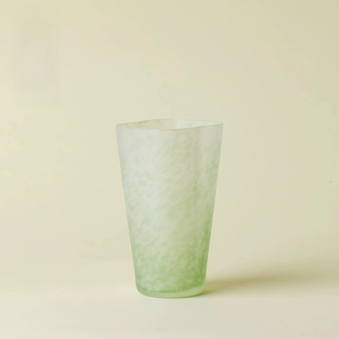 Chinese fresh glass teacup handmade heat-resistant moon cage sand begonia master cup light green hand cup water cup