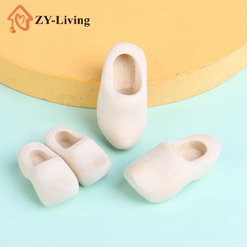 1Pair 1/12 Dollhouse Miniature Dutch Wooden Shoes Handmade Wooden Clogs Simulation Scene Collocation Model DIY Accessories