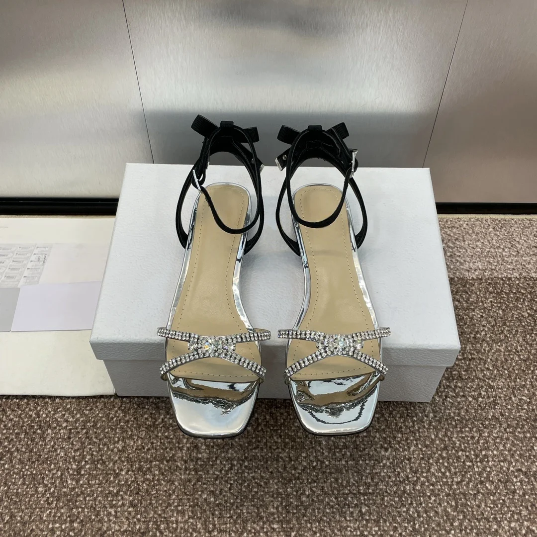 2024 Spring and Summer New Chunky Heel Roman Style Jelly Colour Toe Ring Strap Rhinestone Bow Sandals, Elegant and Fashionable.