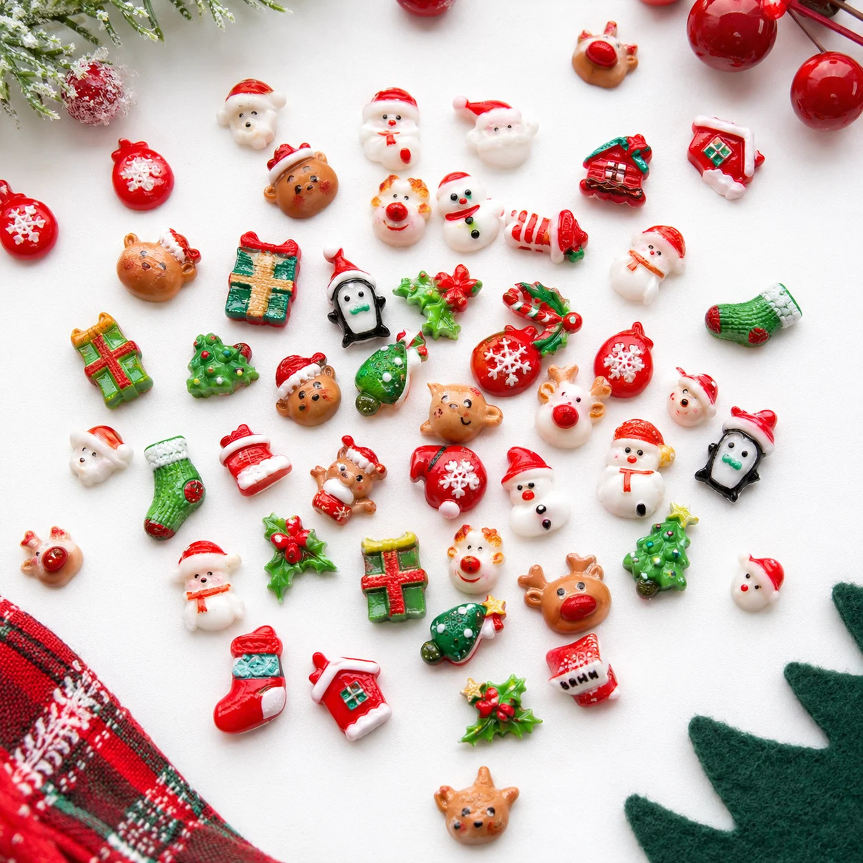 20pcs Mini Christmas Mixed Resin Charms Santa Claus Reindeer Snowflake Accessories Craft Supplies