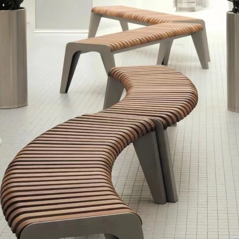 مقعد ترفيهي مربع طويل خارجي للحديقة الخارجية من الخشب المضاد للتآكل على شكل حرف S كرسي معدني بشريط معدني